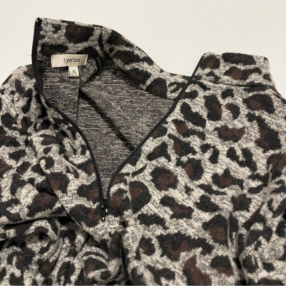Tyler Boe Chrissy Mock Neck Animal Cheetah Print Tunic Size XS - Picture 12 of 15